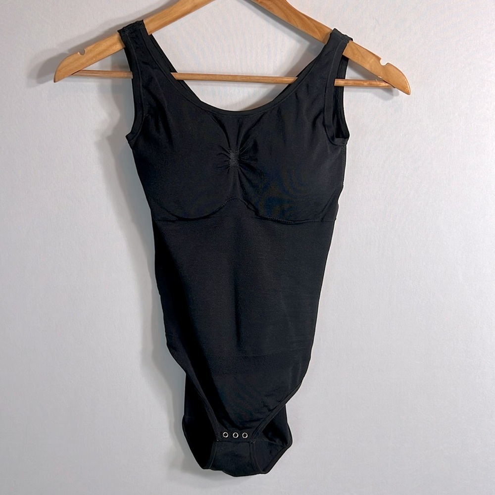 Yummie Black Built in Bra Tank Compression Body Suit size S/M-P/M NWOT